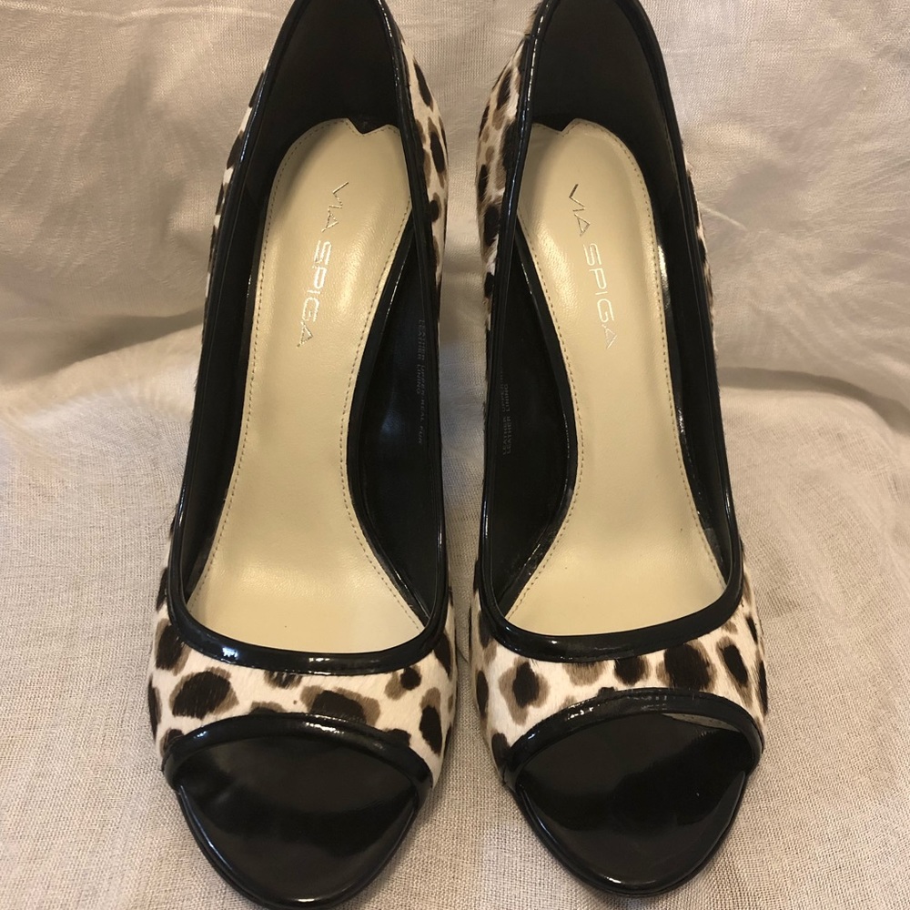 Via Spiga Leopard Print Patent Leather Pumps